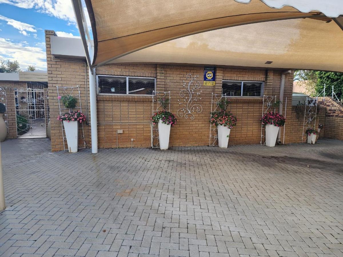 Villa Rose Cottages Bloemfontein Kültér fotó