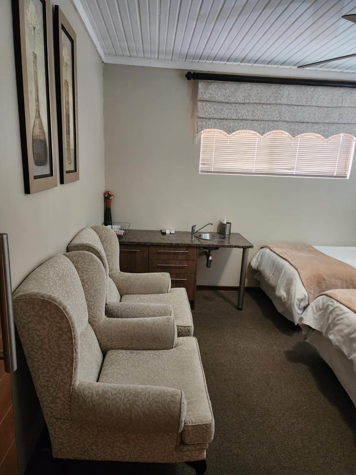 Villa Rose Cottages Bloemfontein Szoba fotó
